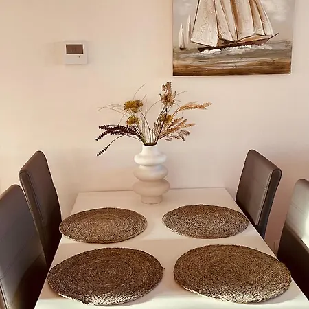 Schoene Mit Pool Und Terrasse. * Dénia