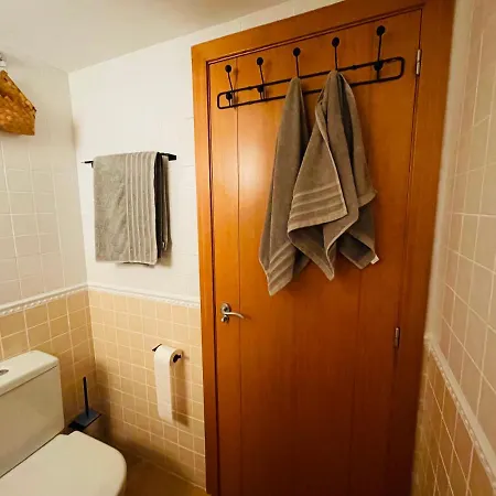 Schoene Mit Pool Und Terrasse. *