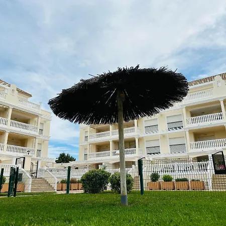 Schoene Mit Pool Und Terrasse. Lejlighed