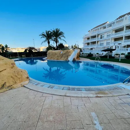 Schoene Mit Pool Und Terrasse. Дения
