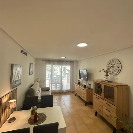 Schoene Mit Pool Und Terrasse. Dénia