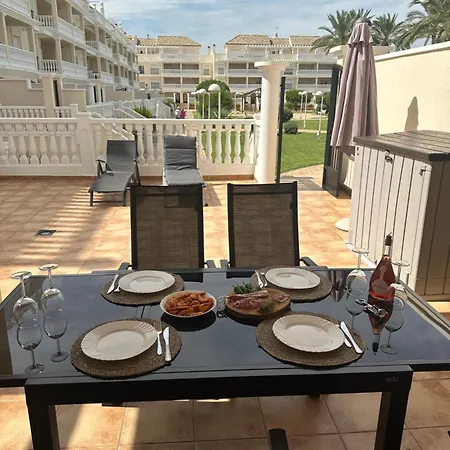 Schoene Mit Pool Und Terrasse. Apartament