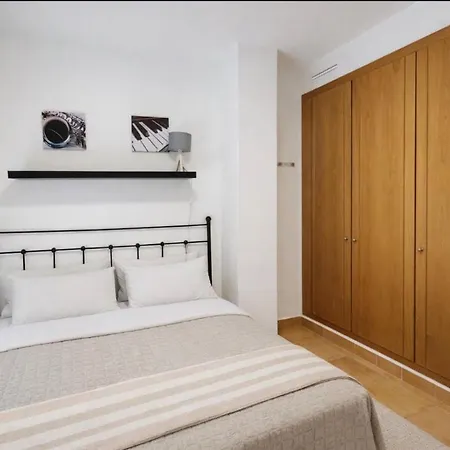 Apartament Schoene Mit Pool Und Terrasse.