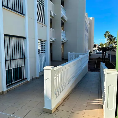 Schoene Mit Pool Und Terrasse. * Дения
