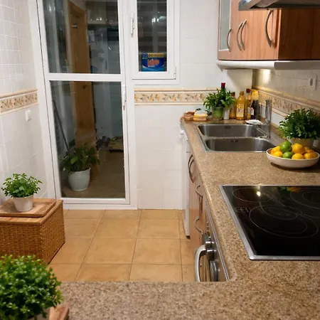 Schoene Mit Pool Und Terrasse. Апартаменты Дения