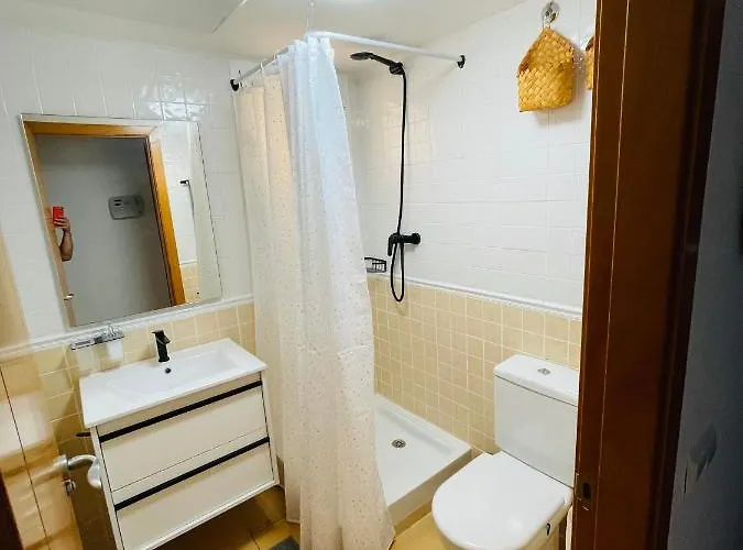 Apartament Schoene Mit Pool Und Terrasse.