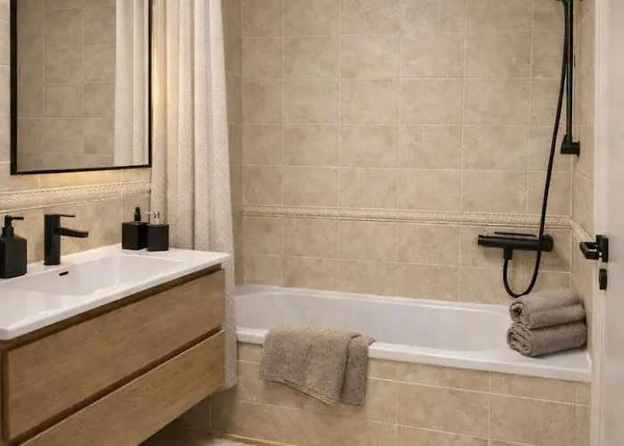 Schoene Mit Pool Und Terrasse. Apartament *