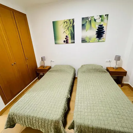 Lägenhet Schoene Mit Pool Und Terrasse. *