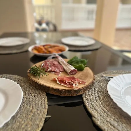 Lägenhet Schoene Mit Pool Und Terrasse. *