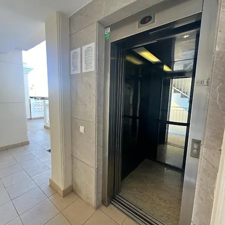 Schoene Mit Pool Und Terrasse. Denia