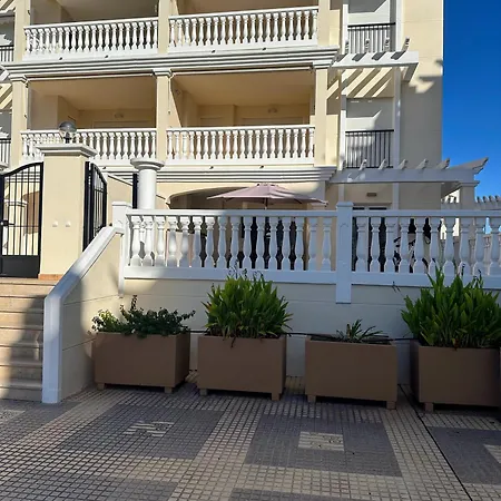 Schoene Mit Pool Und Terrasse. Lägenhet *